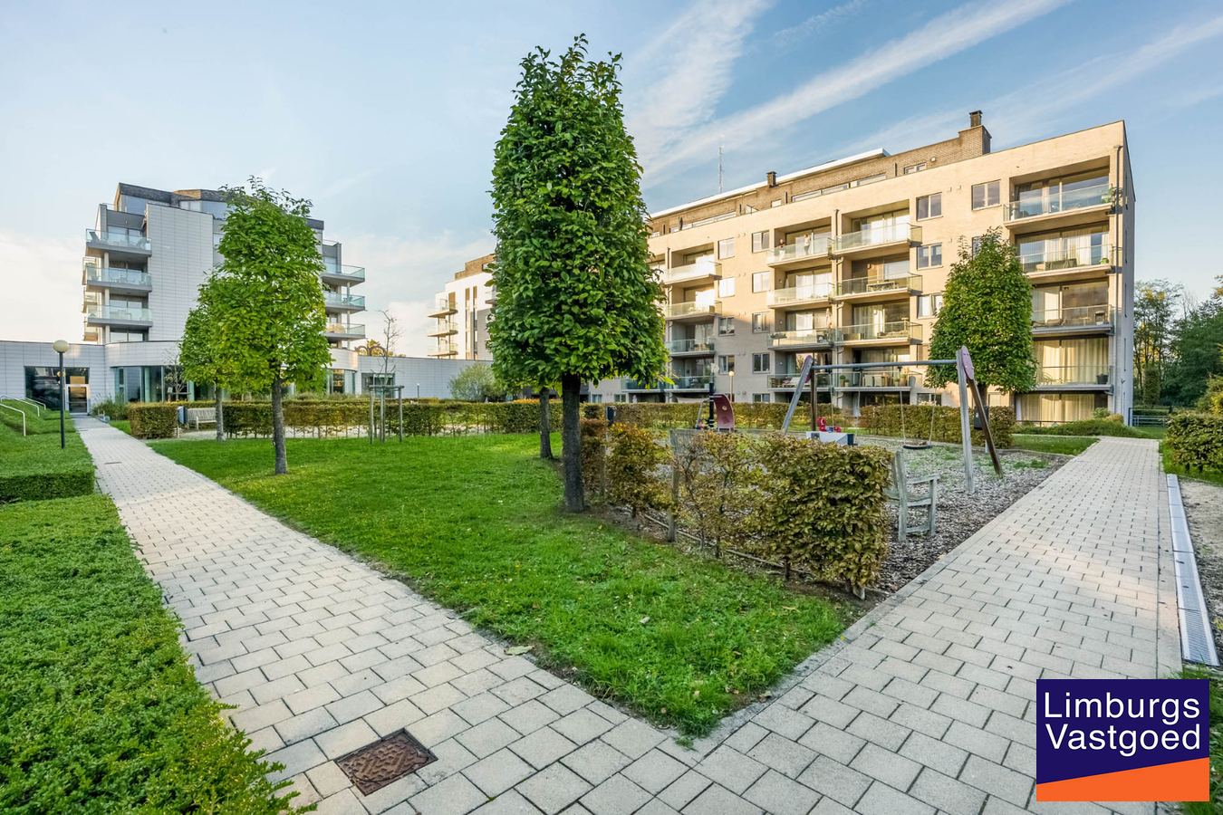 Gelijkvloers appartement (105m²), 2 slpk, tuin/terras, autostaanplaats + kelderberging 