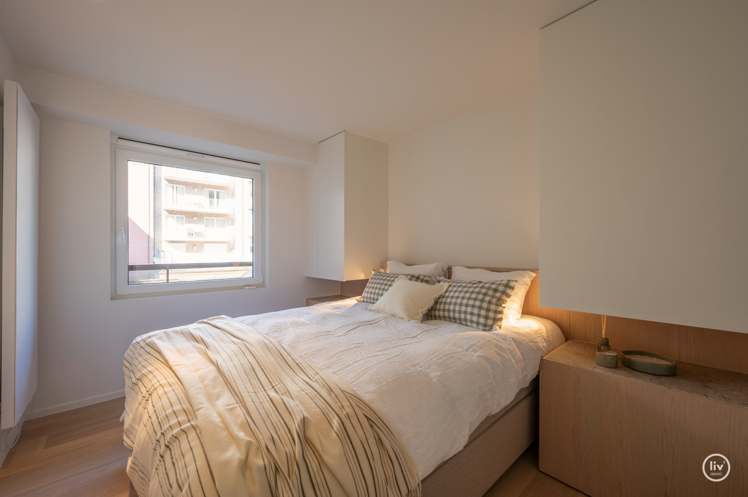 Appartement de luxe entièrement rénové de 3 chambres situé sur l'avenue Parmentier, à proximité de la digue. 