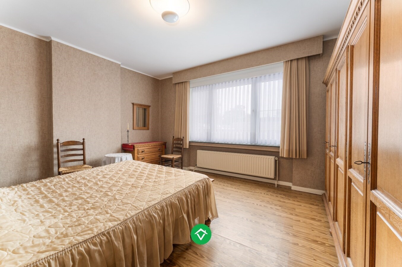 Ruime woning met 7 slaapkamers en loods (320m²) in centrum Roeselare 