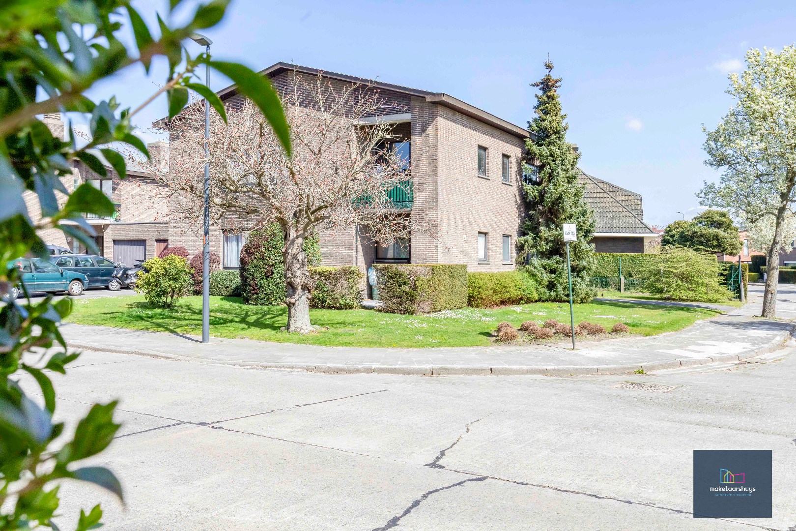 Building met 2 app. met 3 slps en 2 garages 