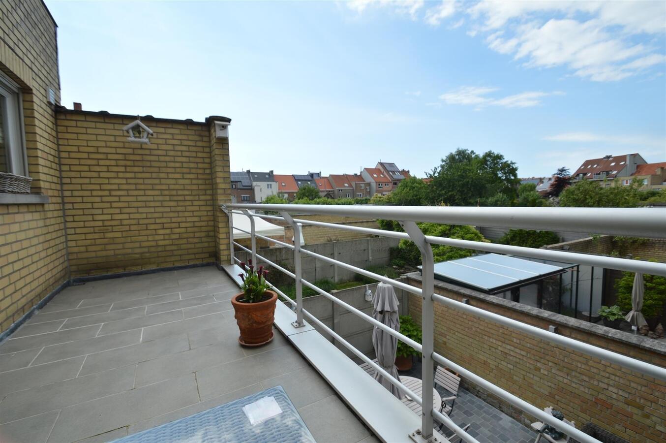 Zeer knappe woning met garage op een rustige ligging - Heist 