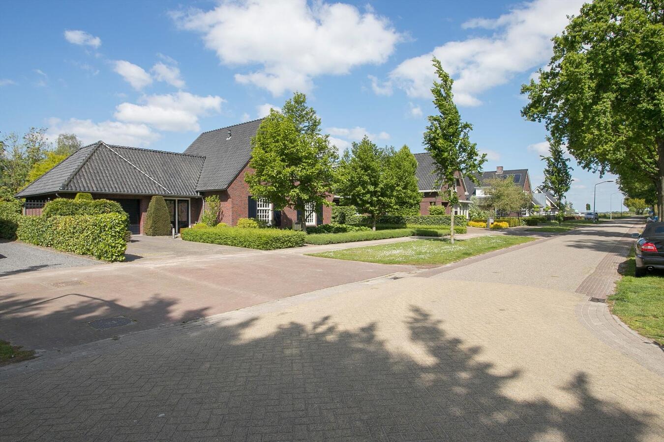 Luxe afgewerkt landhuis met gastenverblijf op een mooie locatie nabij het centrum van Hulsel gelegen op een perceel van 1264 M². 