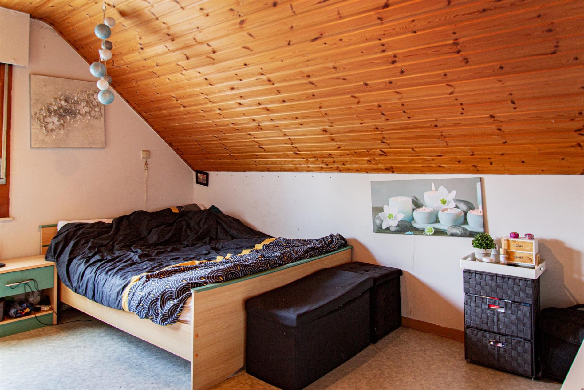 Open bebouwing met  4 (mogelijk 6) slpks  op 1.195 m²  rustig gelegen te Adegem 