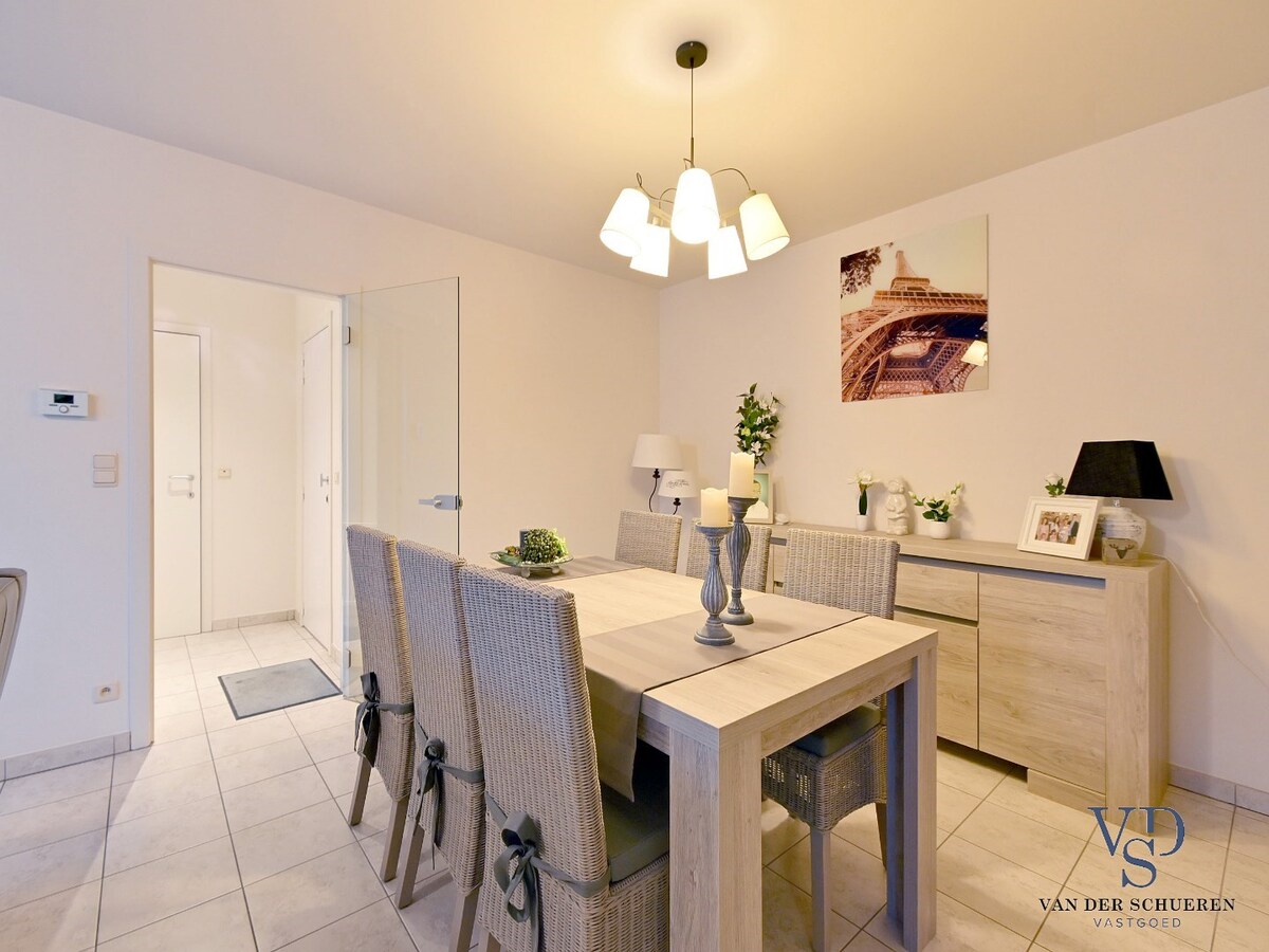 Tijdloos, ruim 1-slpk-appartement mét garage te centrum Gavere 