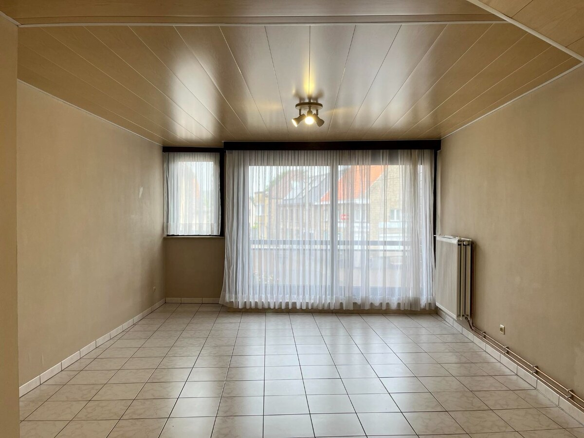 Ruim appartement met 2 slaapkamers en autostaanplaats te Leke 