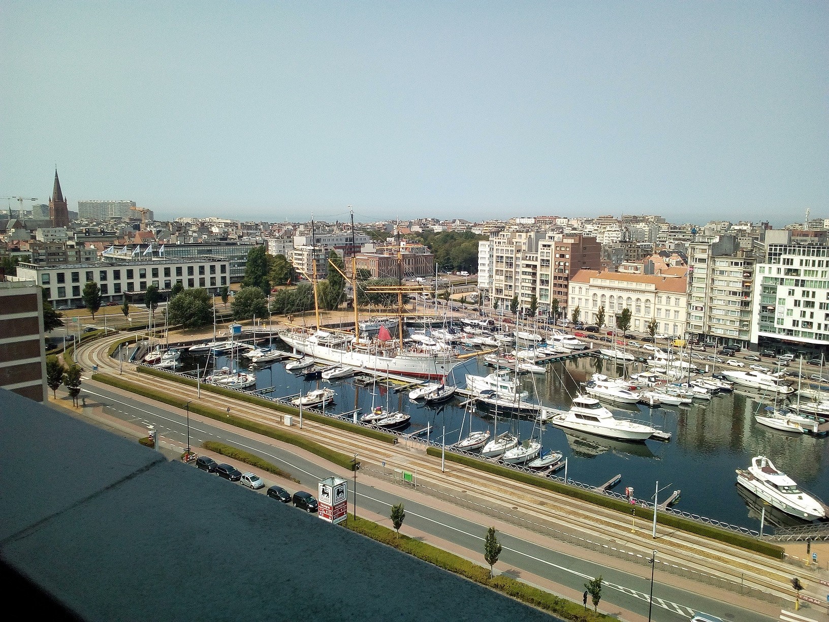 APP. DE VACANCES  AVEC VUE SPENDIDE SUR LE PORT DE PLAISANCE 