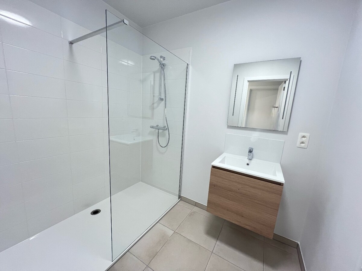 Superbe appartement 2 chambres avec terrasse et jardin 