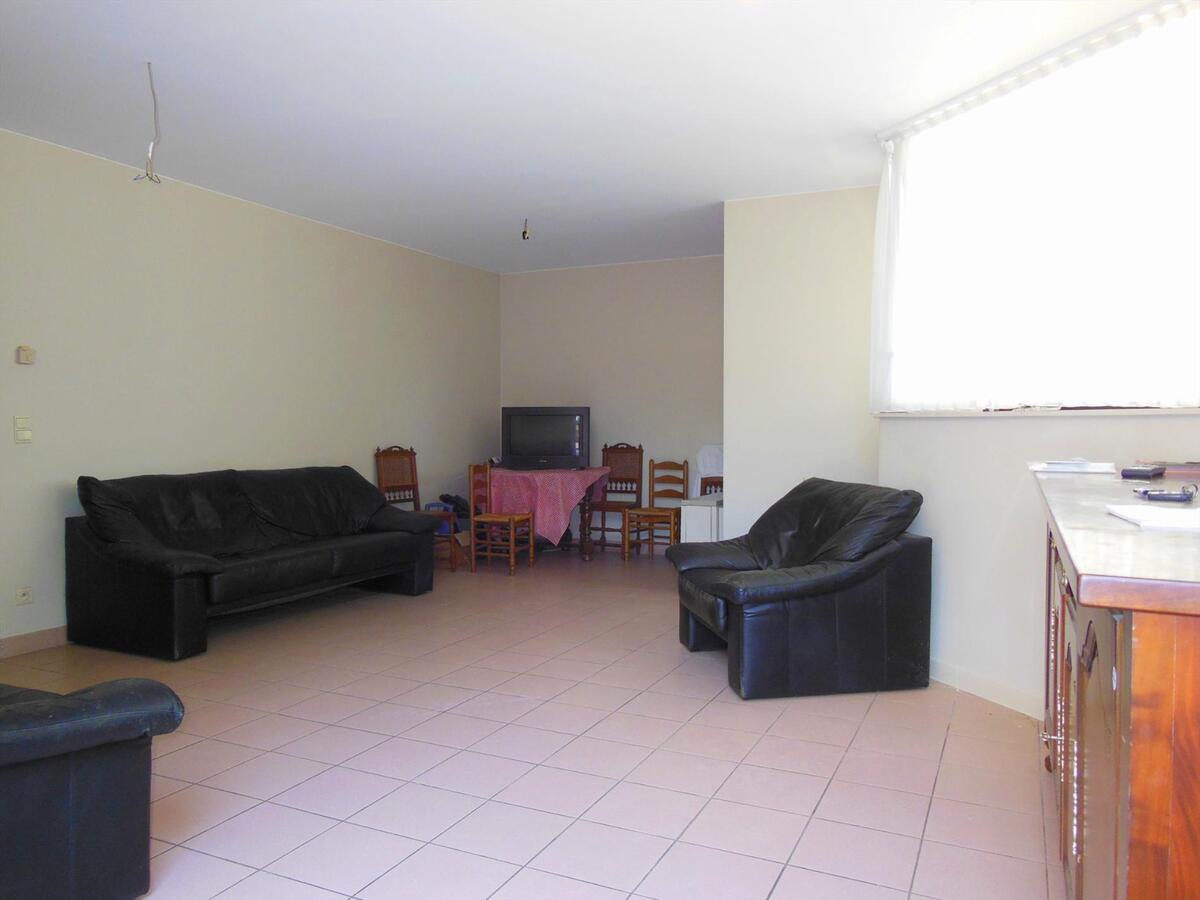 Ruim gelijkvloers appartement met 3 slaapkamers 