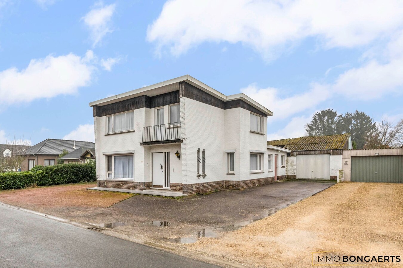 Te renoveren woning met 3 slaapkamers 