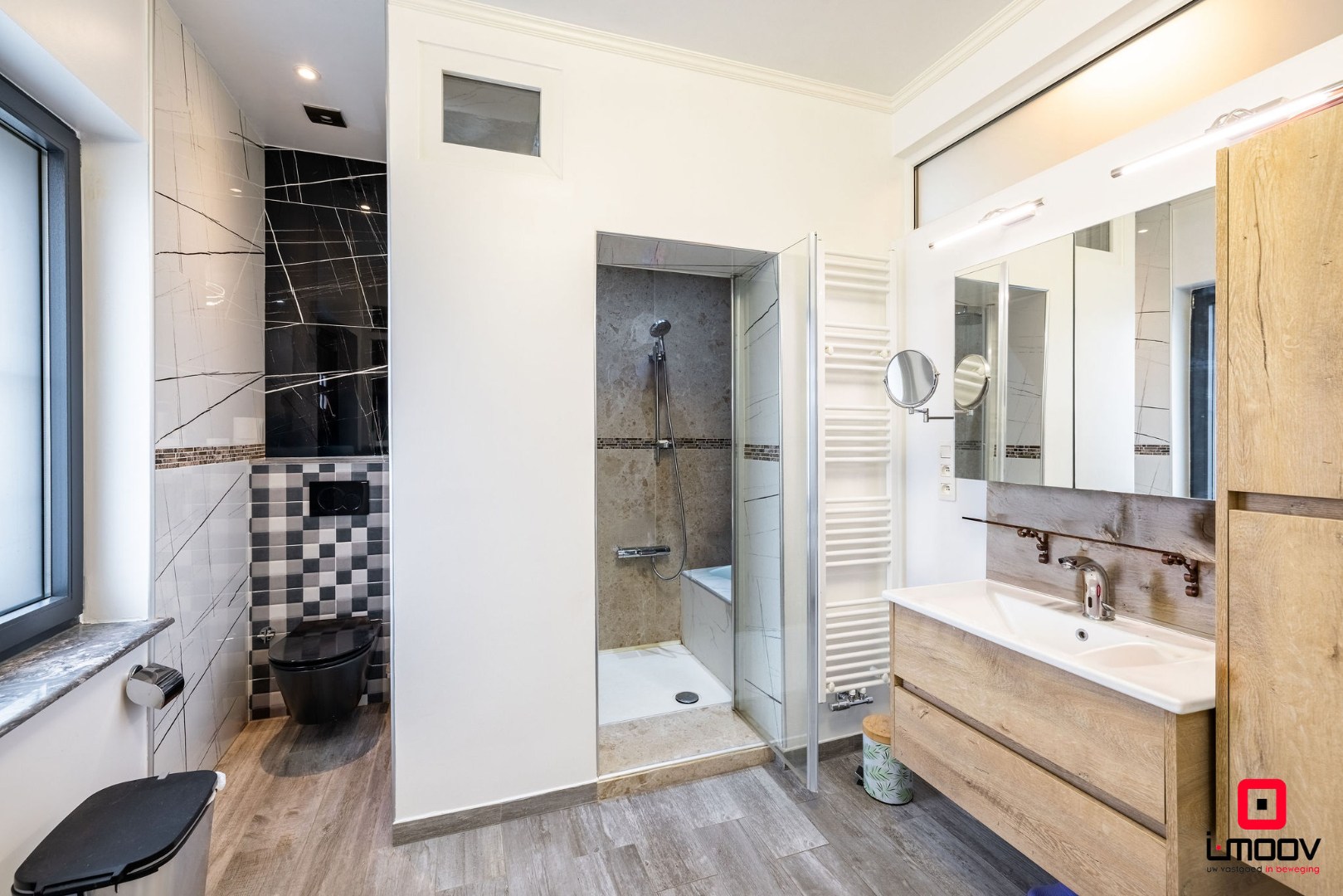 Hoogwaardig gerenoveerde stadswoning met 4 slaapkamers en zuidgericht dakterras 