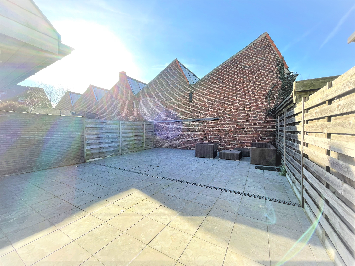 Recente woning met garage en aangename tuin 