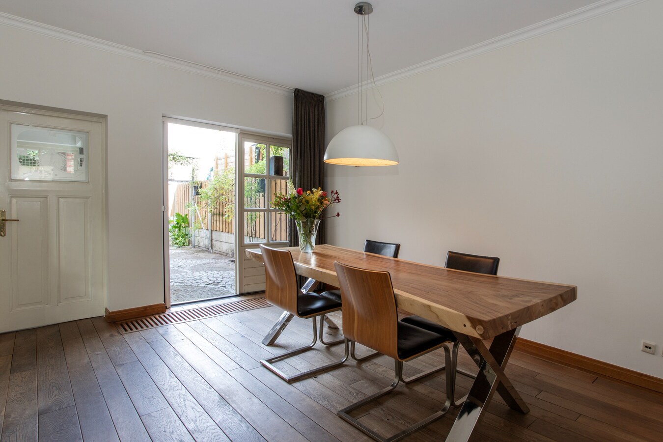 Wonen naast de kerk én in een gemeentelijk monument aan de Kerkstraat 12 Diessen. 