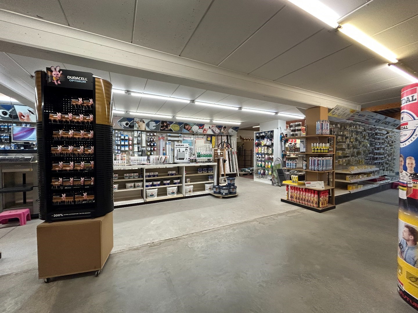 Handelsgelijkvloers op commerciële ligging in centrum Geel 