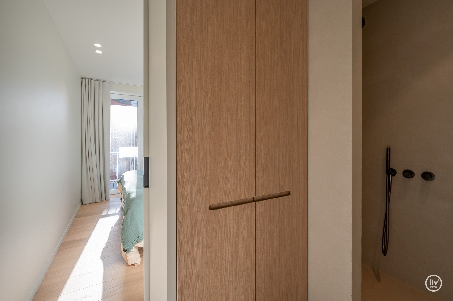 Magnifique appartement rénové avec une vue imprenable sur la mer, idéalement situé sur la digue du Zoute, à proximité de la place Albert. 