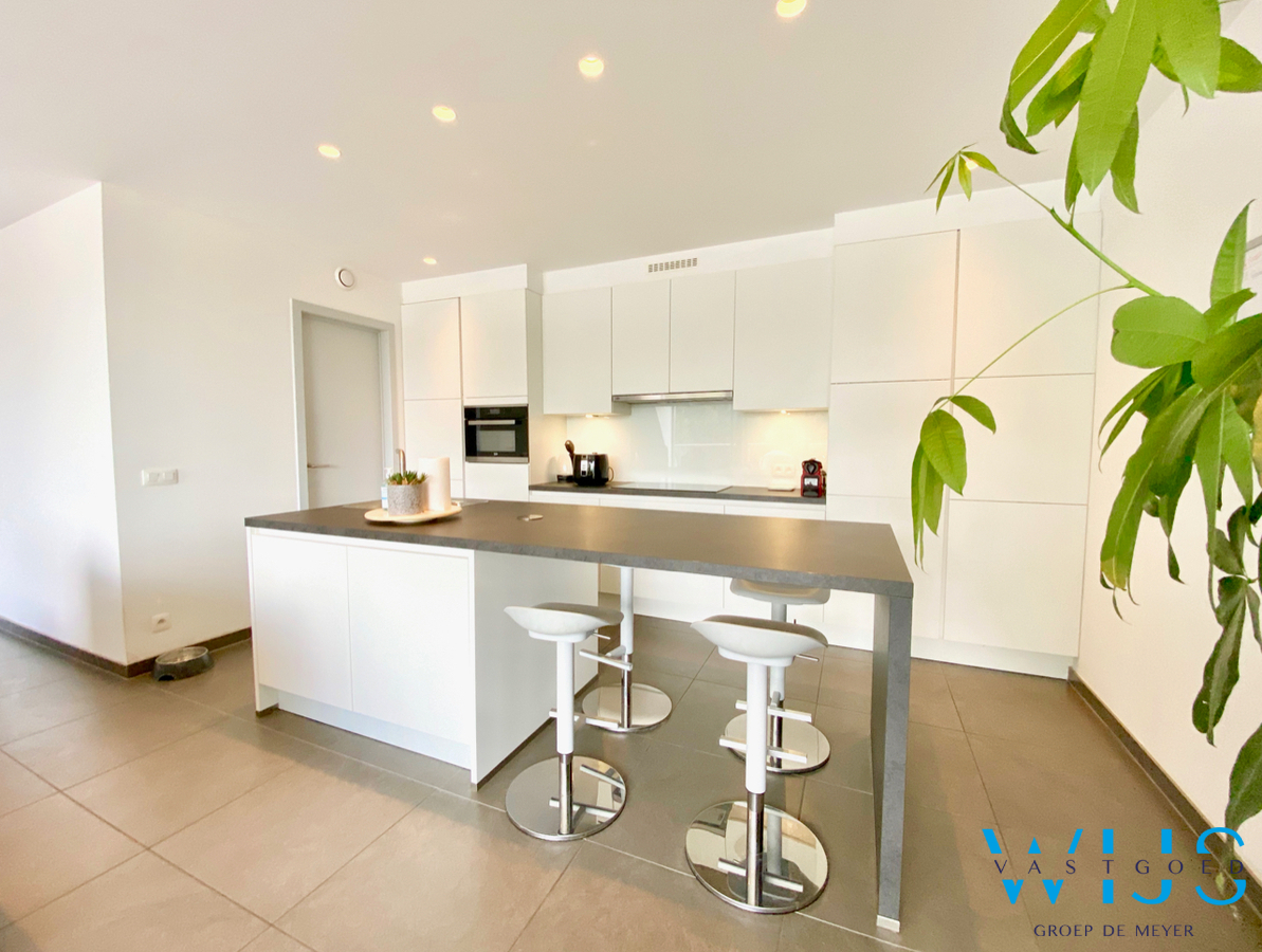 Instapklaar 2 slaapkamerappartement in hartje Wippelgem EVERGEM ! 