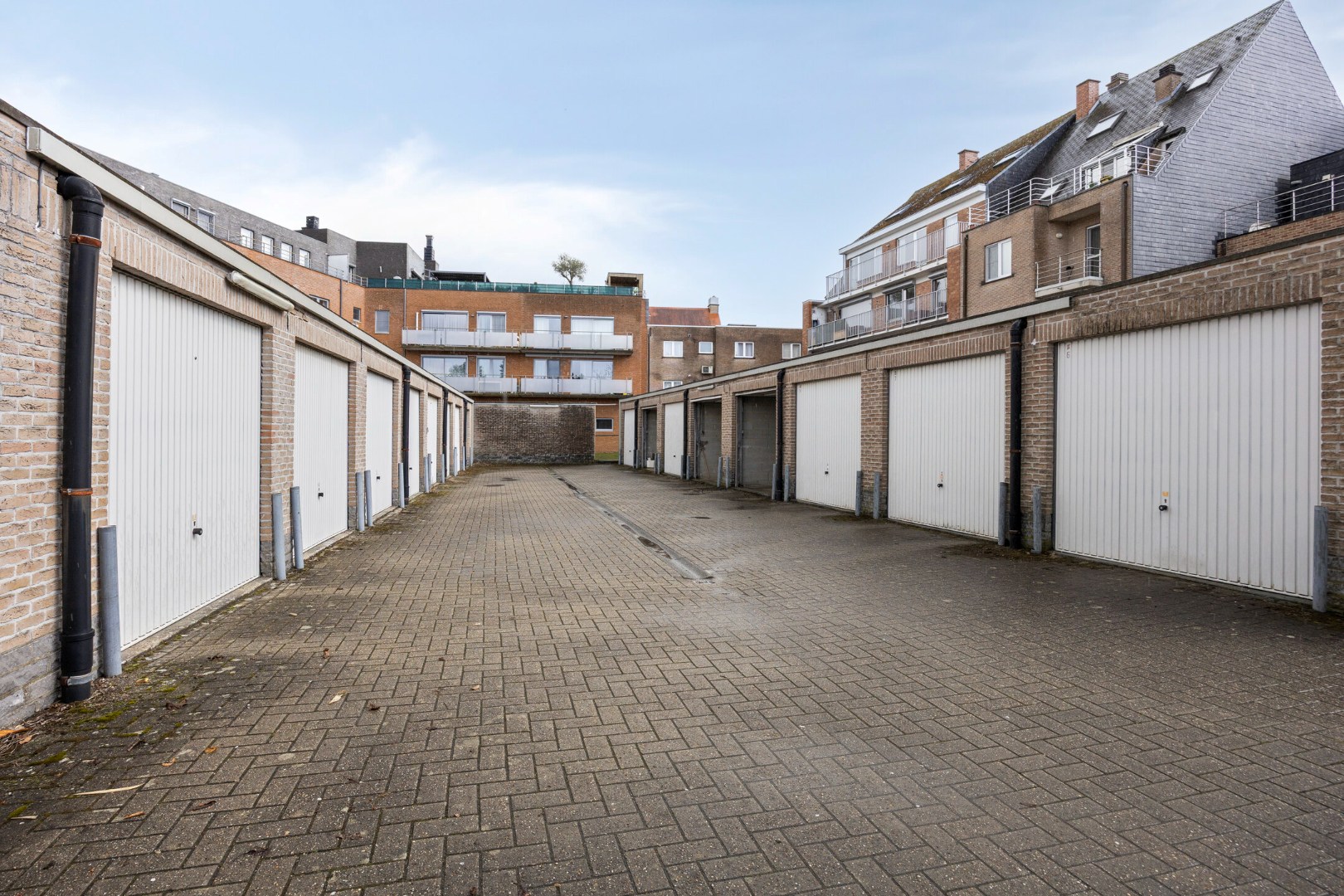 Instapklare penthouse met 2 slaapkamers en terras van 60m² , 4 kelders en garagebox in Korbeek-Lo! – EPC 199 kWh/m² - bewoonbare opp. 131 m² 
