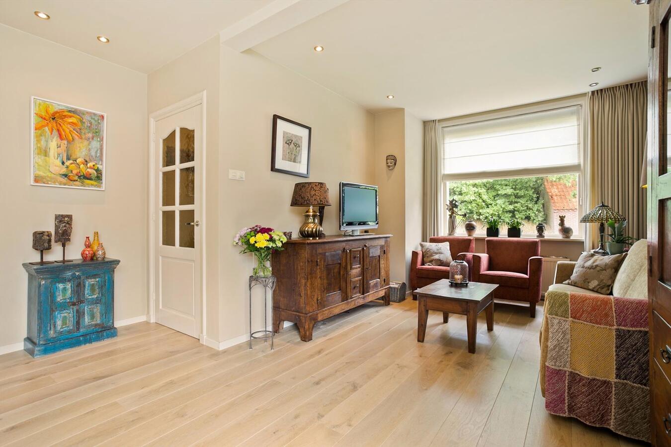 Fraai gelegen, karakteristiek vooroorlogs, vrijstaand gerenoveerd woonhuis op perceel van 1.035 m2 aan de Tonterstraat 42 te Riethoven. 