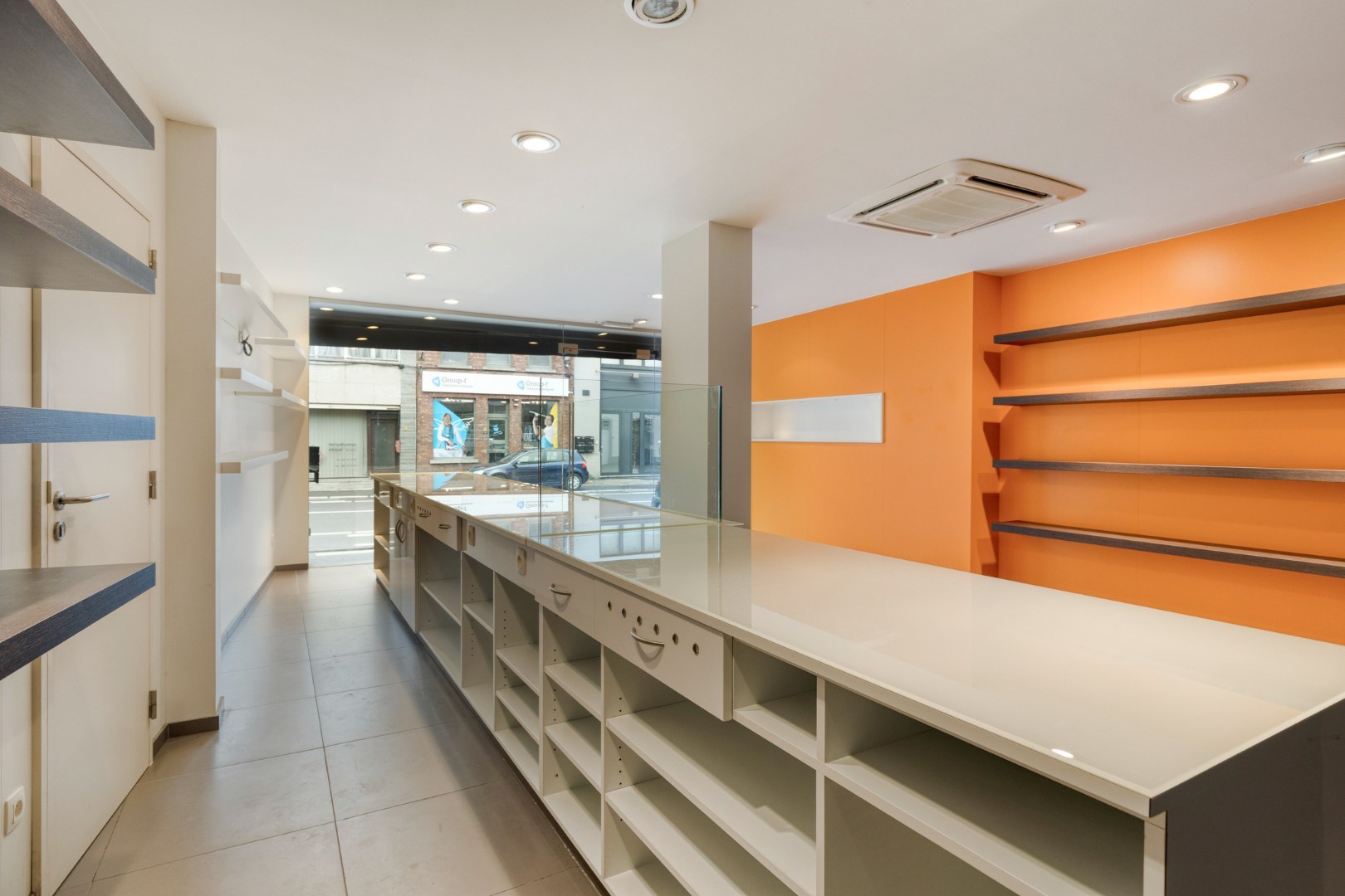 Super gelegen handelspand met garage in Heverlee! - totale oppervlakte +/- 260 m² + kelder van 38m² 