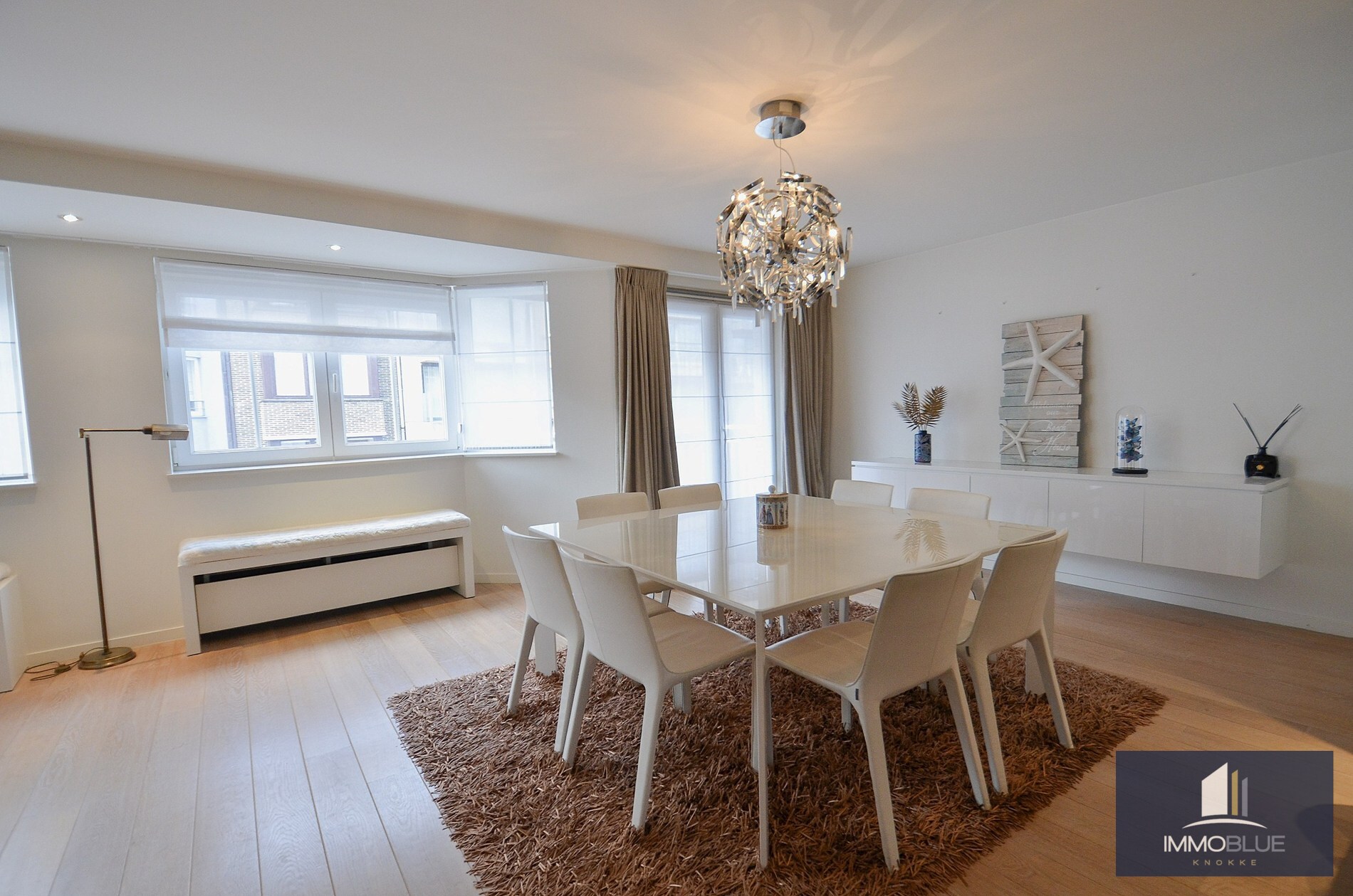 Topaanbieding – Uitzonderlijk ruim appartement gelegen in een stijlvolle residentie. 