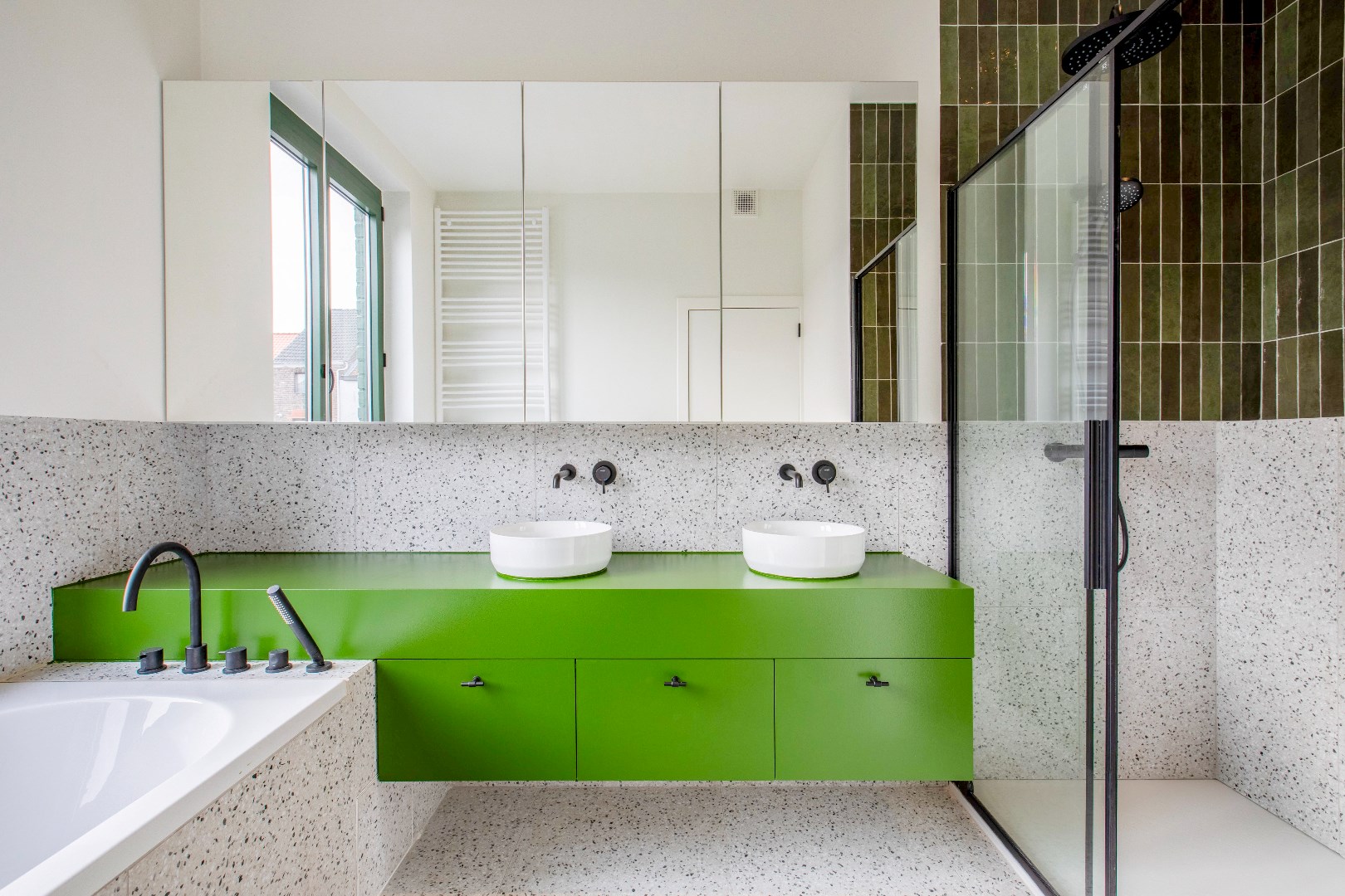 Instapklare woning met 3 slaapkamers en buitenruimte 