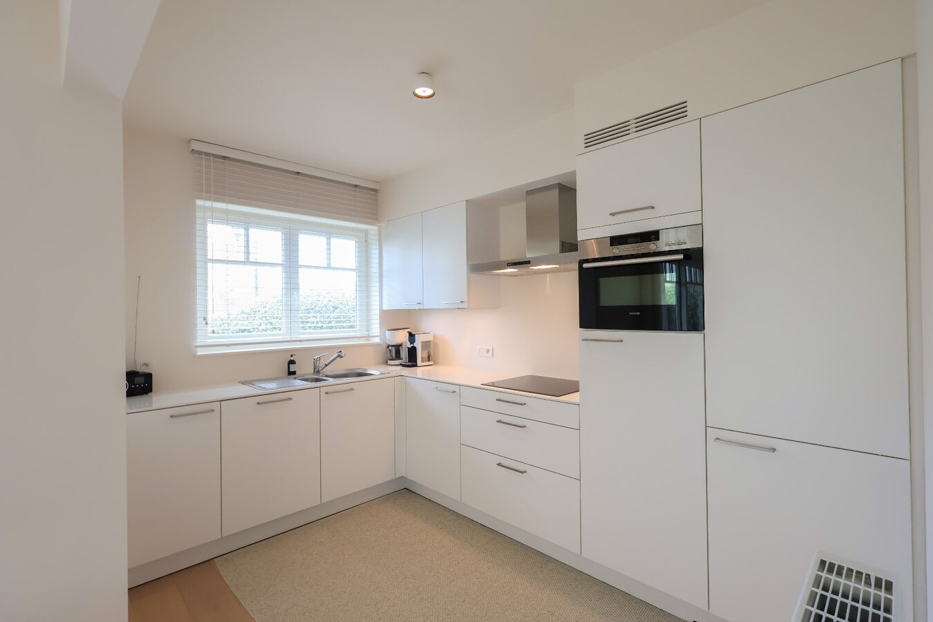 Modern 2slpk-appartement met privé tuin op wandelafstand van het strand 