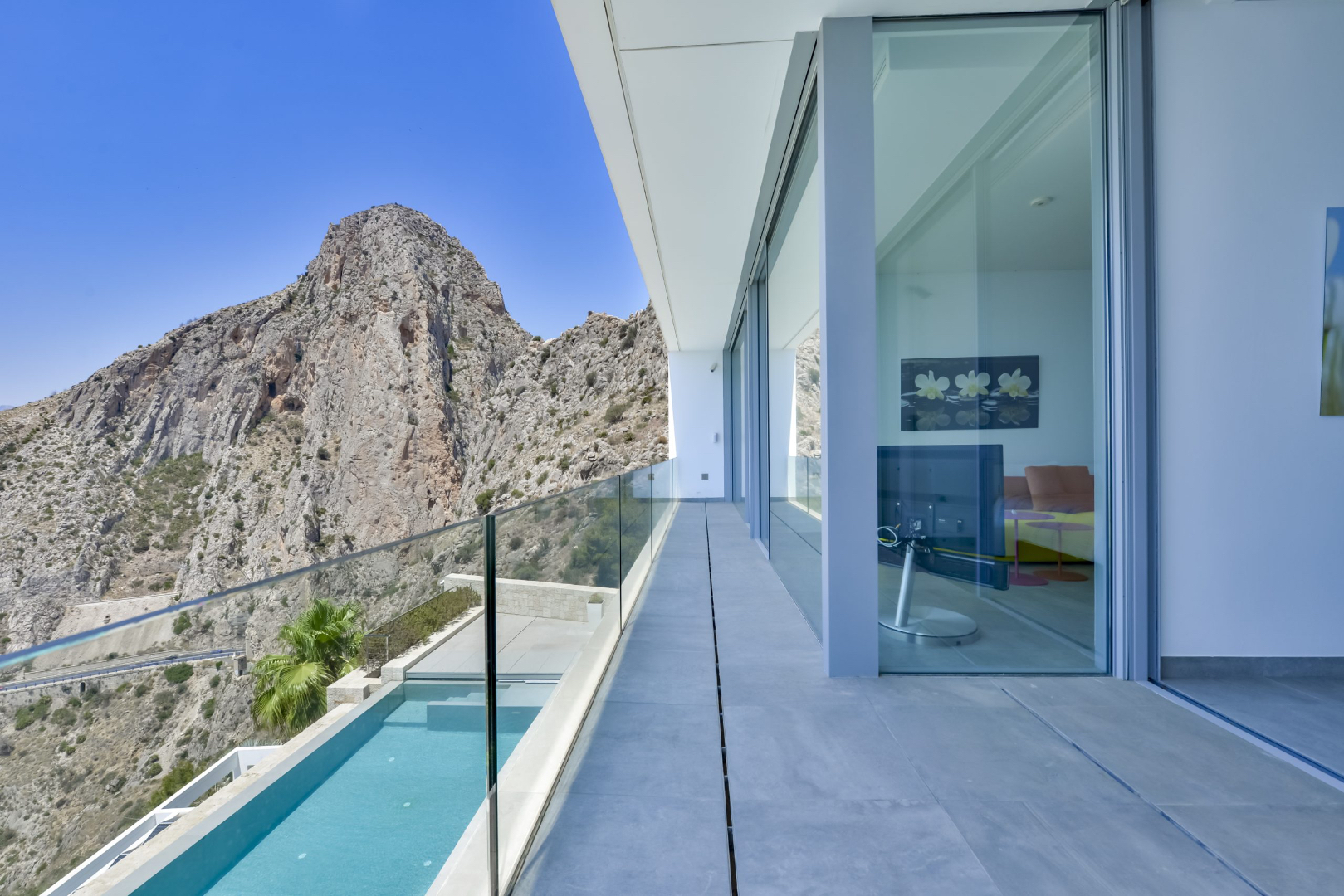 Luxe architectenvilla in Mascarat – Altea met panoramisch zeezicht en extra bouwgrond 