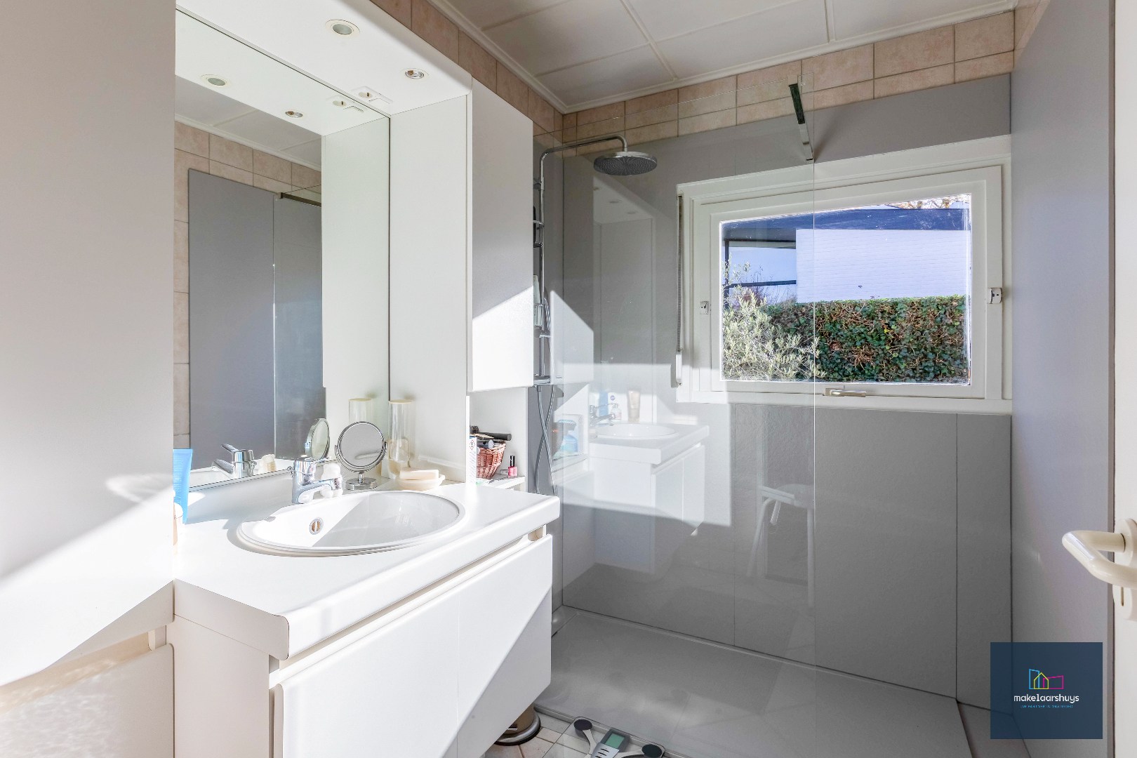 Ruime bungalow met 5 slp., tuin en garage in Mariakerke 