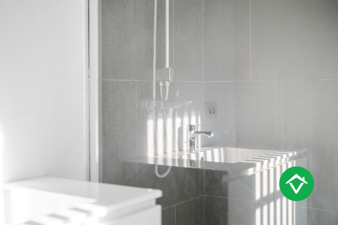 Volledig vernieuwde woning met 3 slaapkamers en bijgebouw in centrum Koekelare 