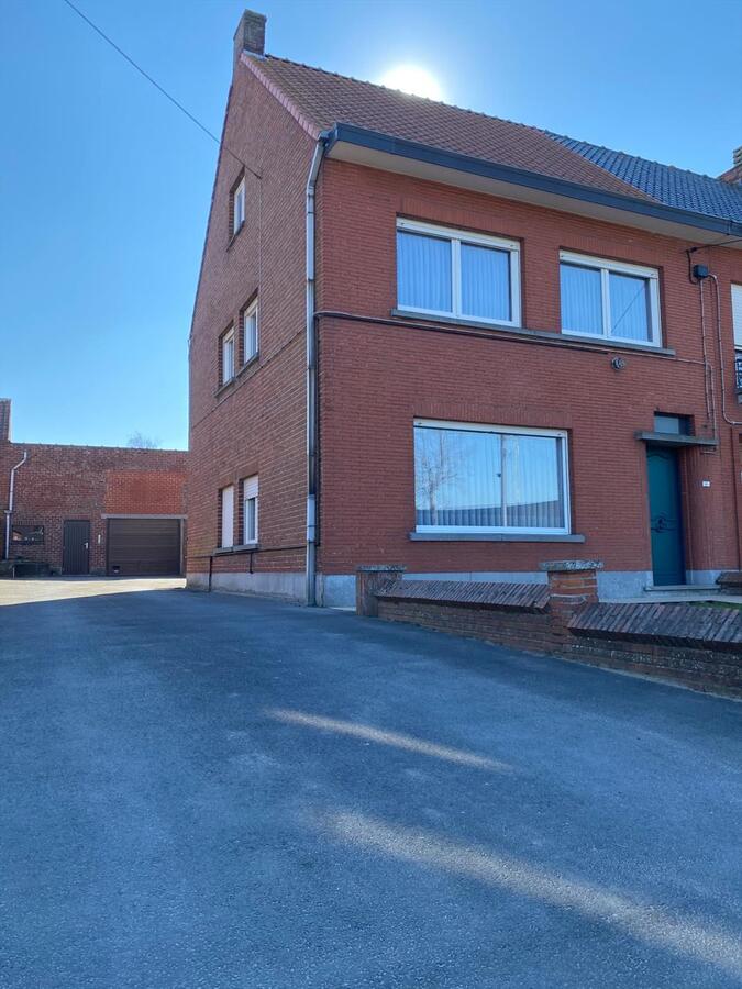 Woning met 3 slaapkamers en loods te Kortemark 