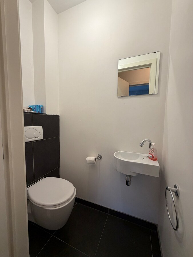 2 slpk-appartement nabij allerhande voorzieningen. 