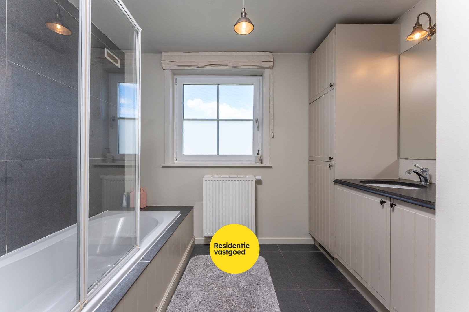 Exclusieve villa met zwembad en poolhouse in de nieuwe St-Annawijk te Sint-Andries 