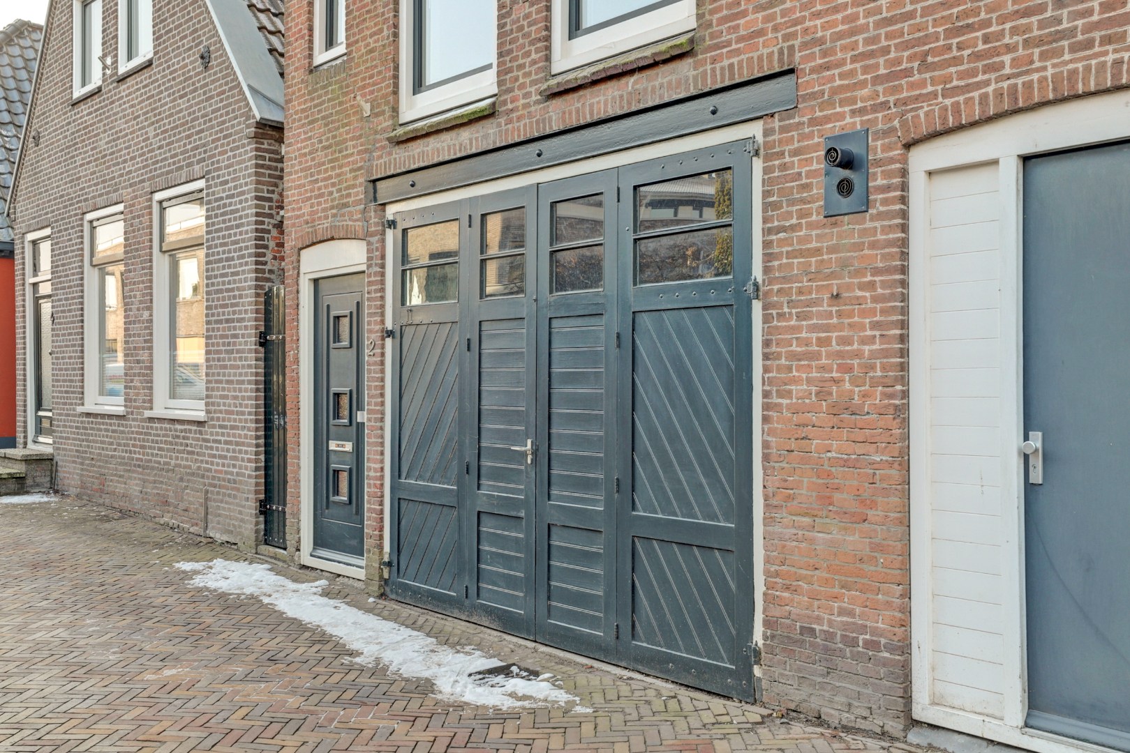 Drive-in woning te koop in Berltsum