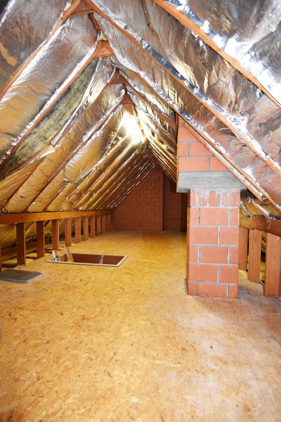 Villa met 4 slpks en garage op 787m² in residentiële wijk nabij centrum Maldegem 