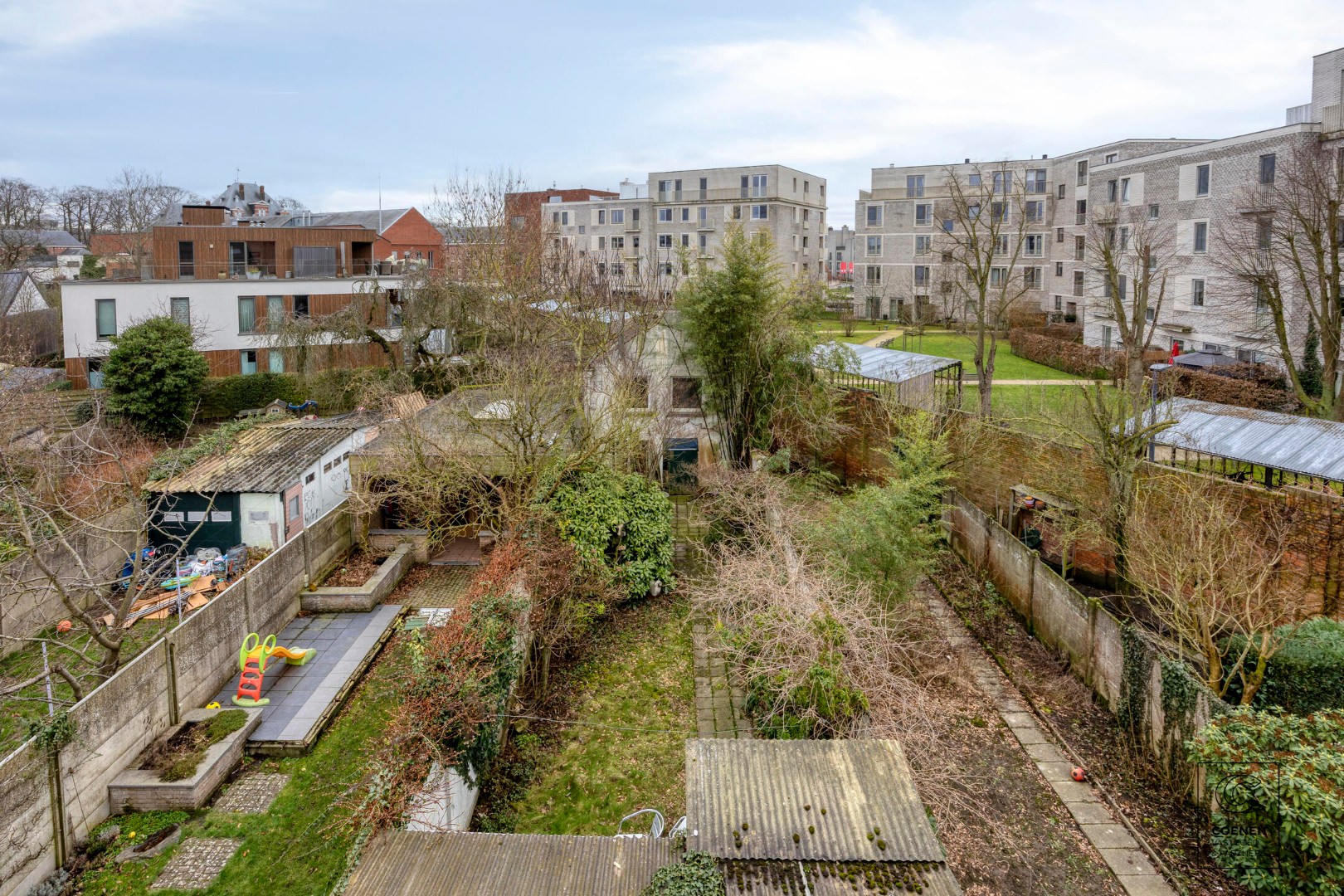 Riante woning, momenteel ingericht als 3 appartement op een schitterende locatie in het centrum van Lier! 