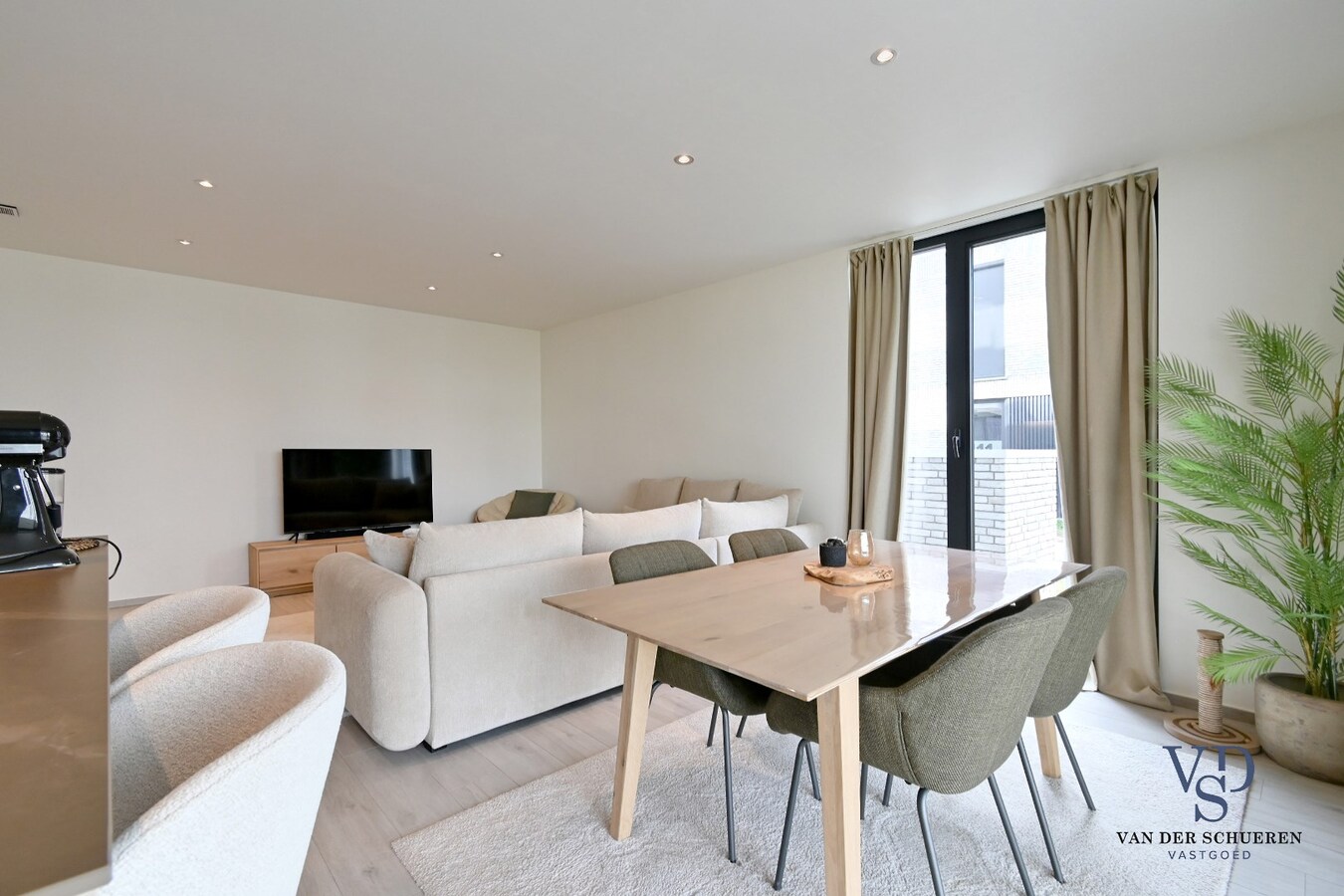 Quasi nieuwbouwappartement met ruim terras 