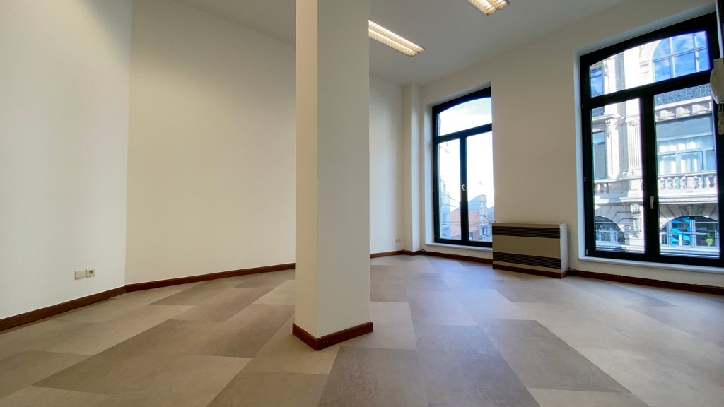 Kantoor te huur in gerenoveerd herenhuis in centrum Gent
