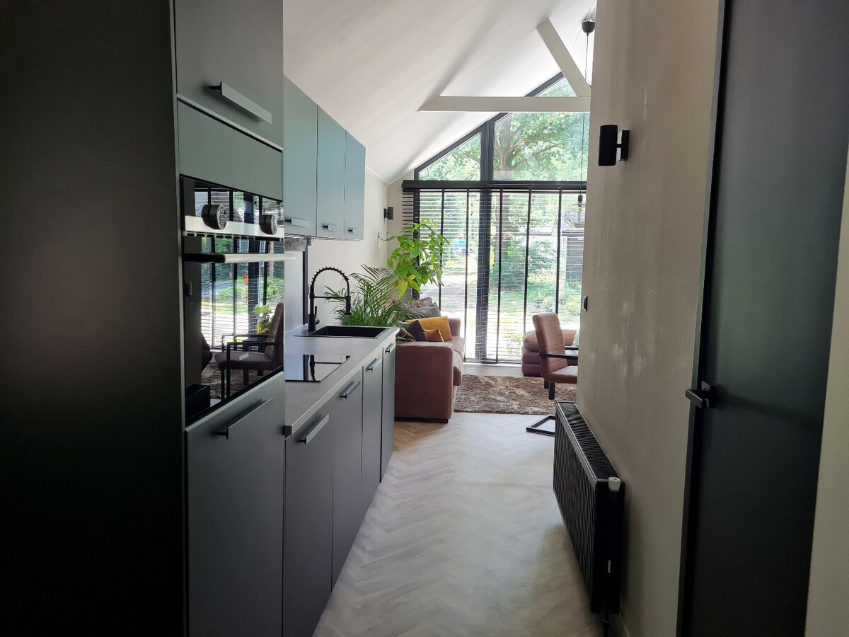 Zeer modern chalet met berging en 2 slaapkamers op park Kempenbos. 
