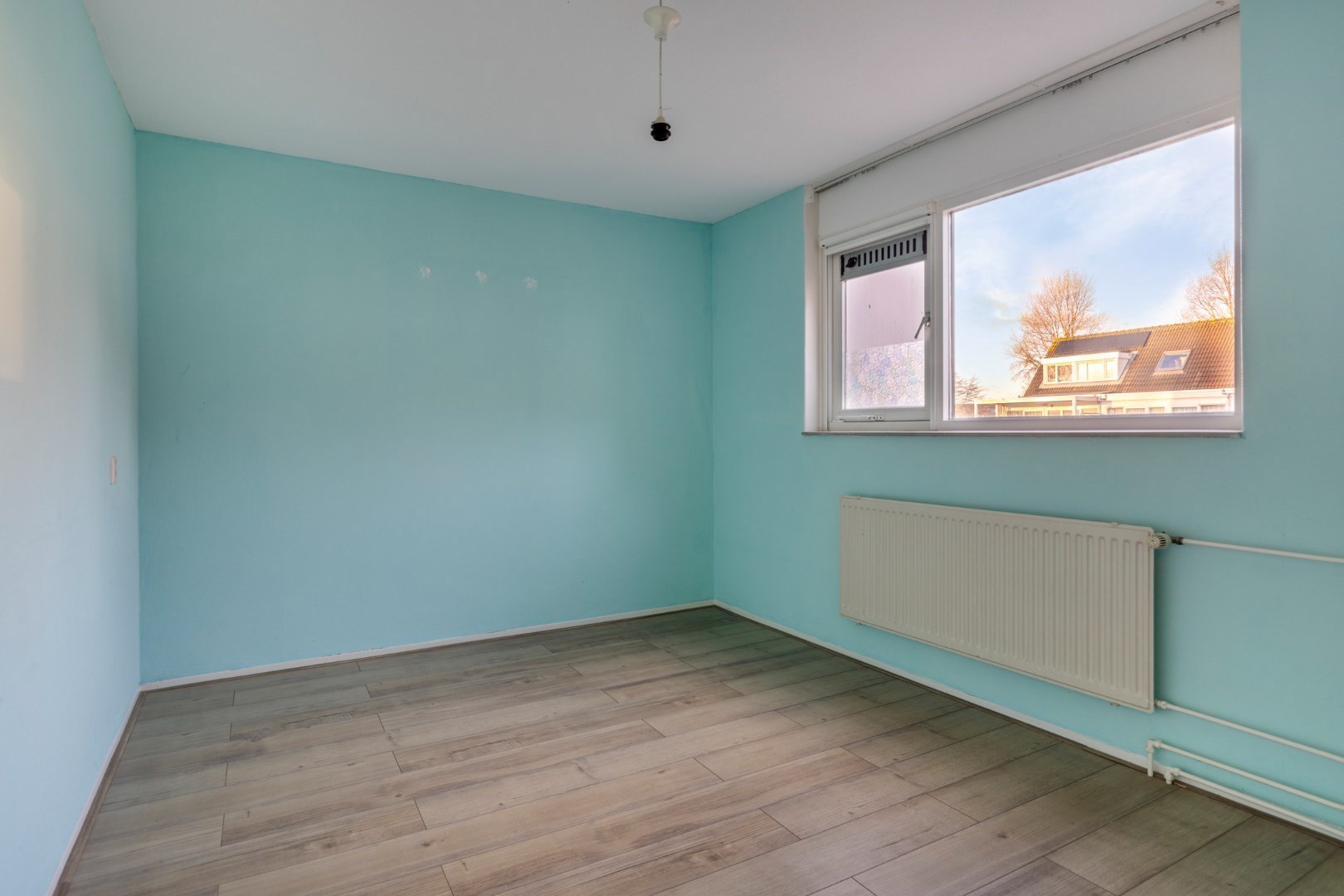 Royale hoek-eengezinswoning met 155 m² wooncomfort en 5 kamers, riante tuin en dakterras. 