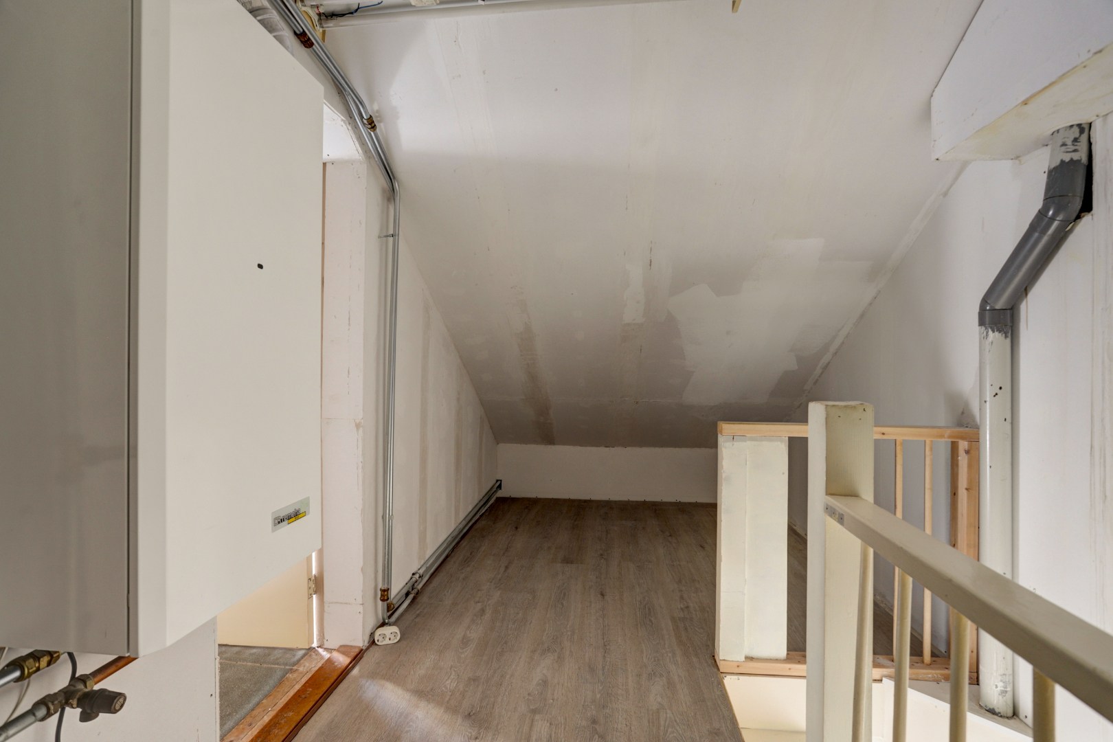 Op zoek naar een ruime 5-kamer woning op eigen grond waar u, uw wensen nog kunt uitvoeren ? 