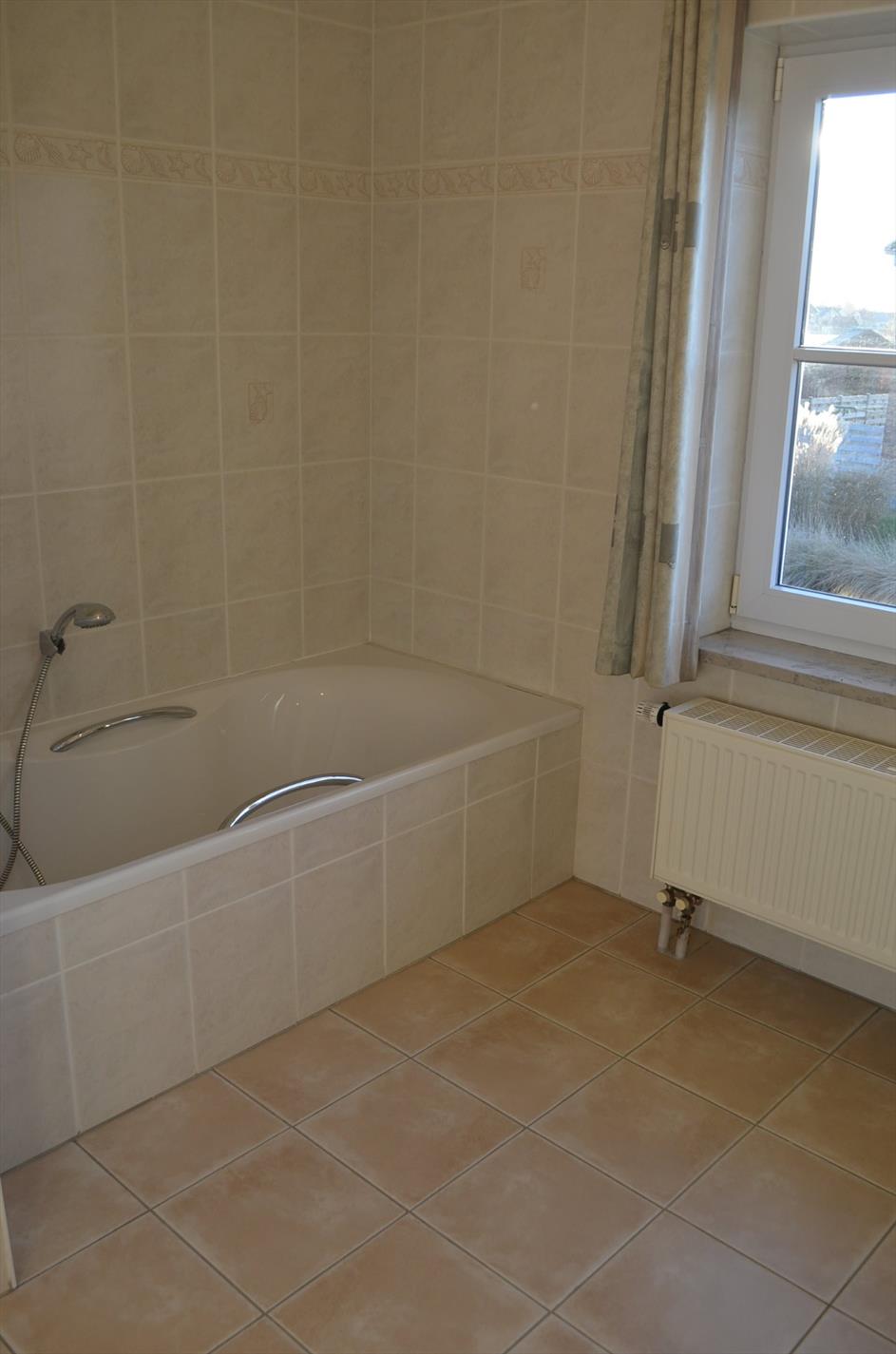 Gezinswoning met 2 slpks (mogelijkheid 3), garage en tuin nabij centrum Maldegem 