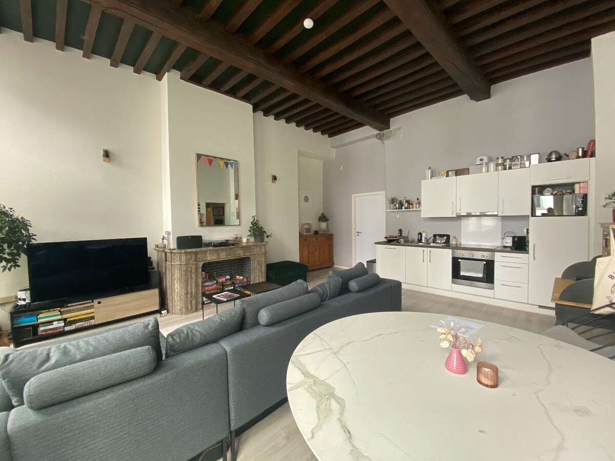 Magnifique appartement avec belle hauteur de plafond ! 