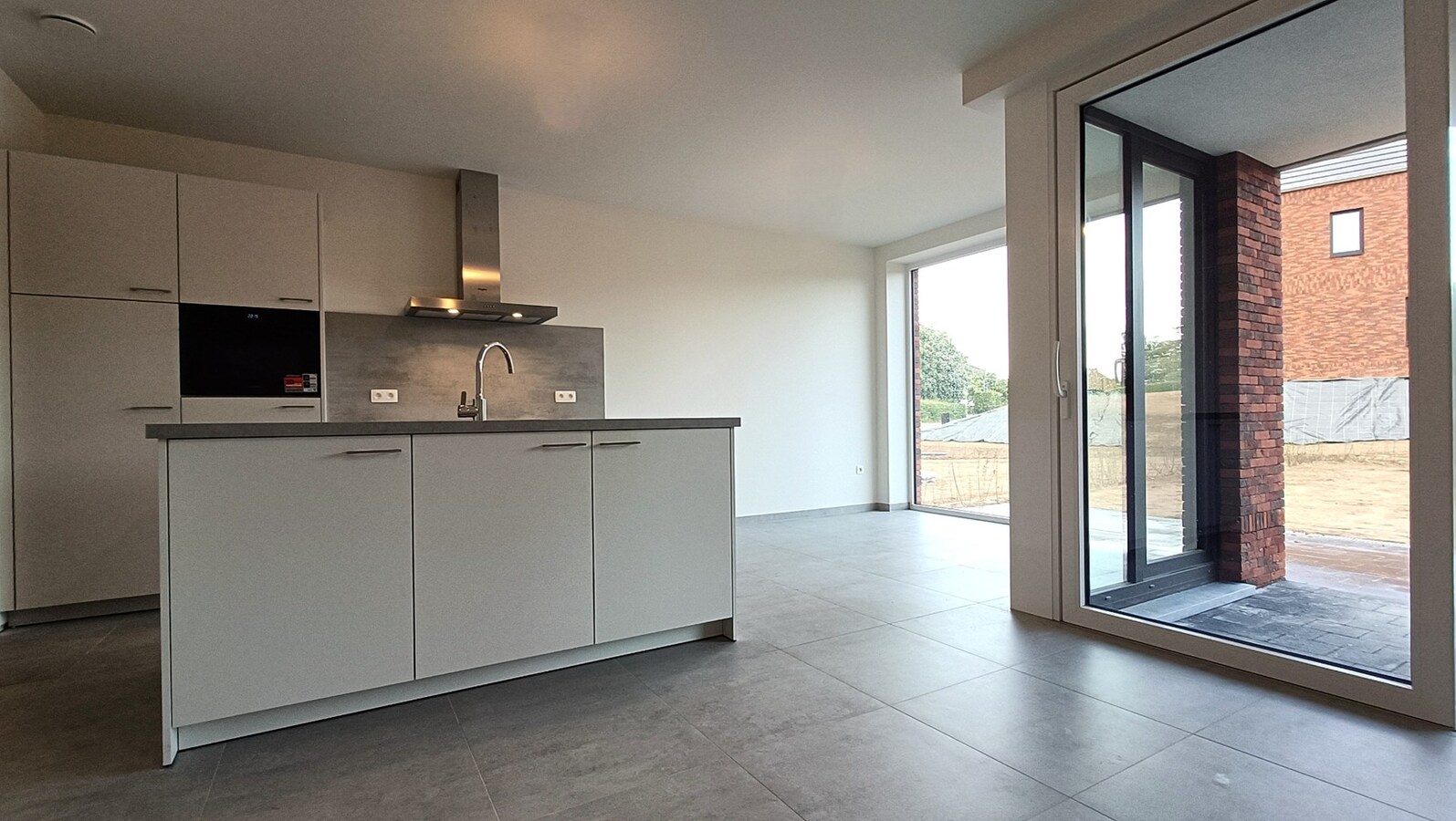 Nieuwbouwappartement met tuin en terras 