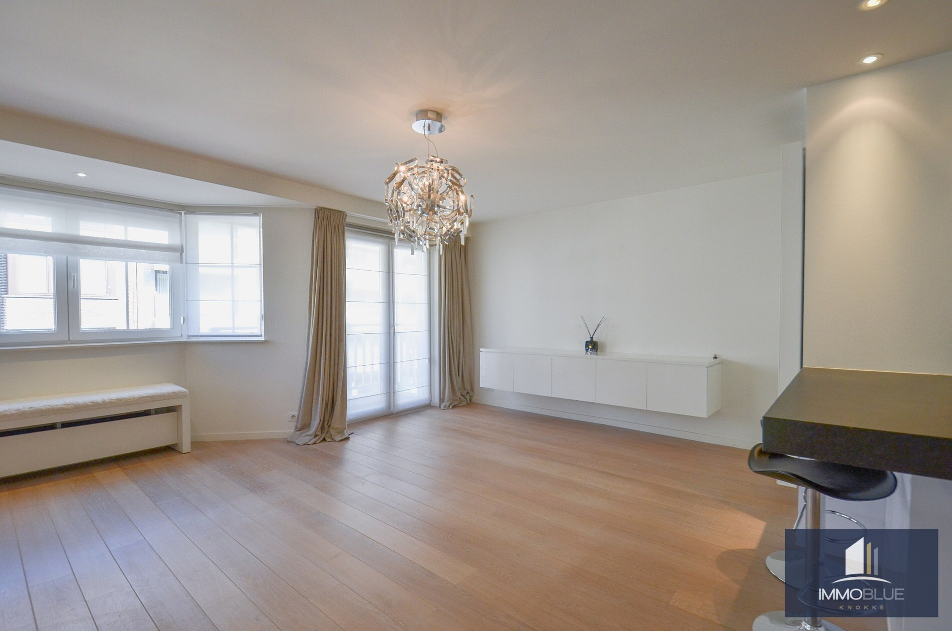Topaanbieding – Uitzonderlijk ruim appartement gelegen in een stijlvolle residentie. 