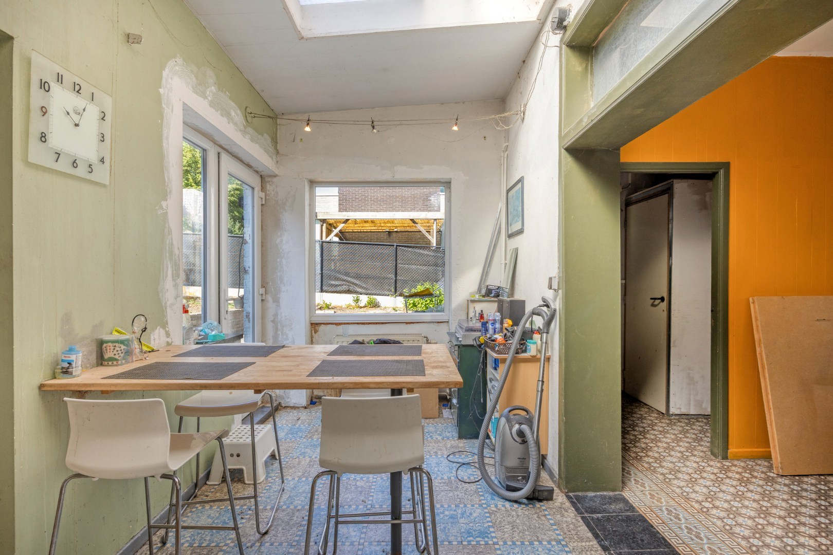 Halfopen bebouwing met 5 ruime slaapkamers, 2 badkamers, garage en tuin in Holsbeek – bewoonbare oppervlakte 214m² 