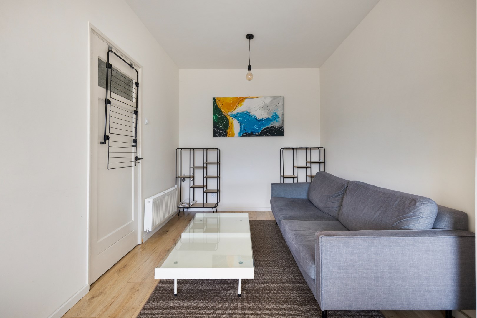 Turn-key 2 kamer (voorheen 3) appartement op steenworp afstand van Rotterdam centrum met een nette keuken, royale woonkamer en gelegen op eigen grond! 