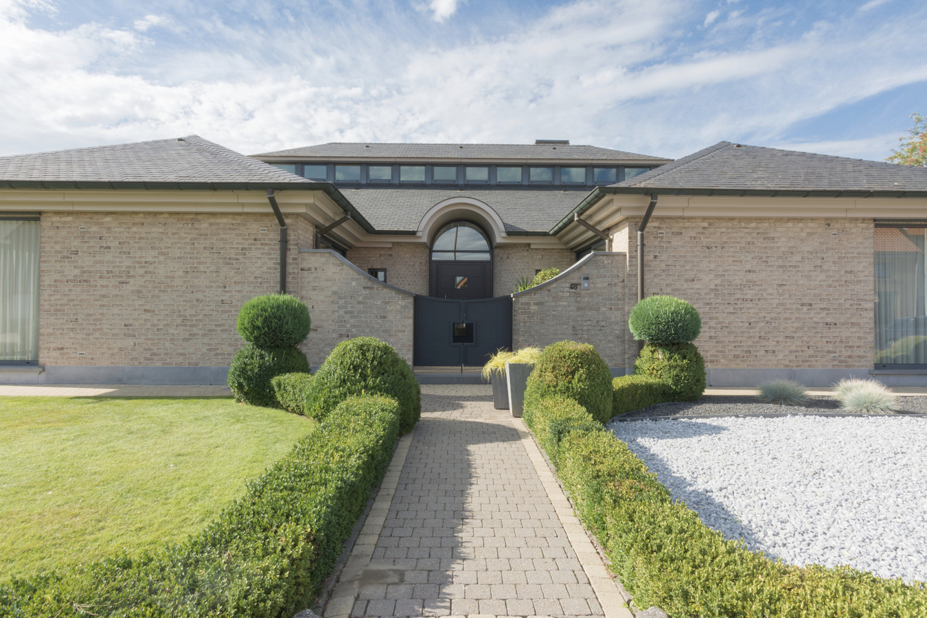 VERKOCHT Lichtrijke villa met prachtige tuin nabij centrum St.-Gillis-Waas 