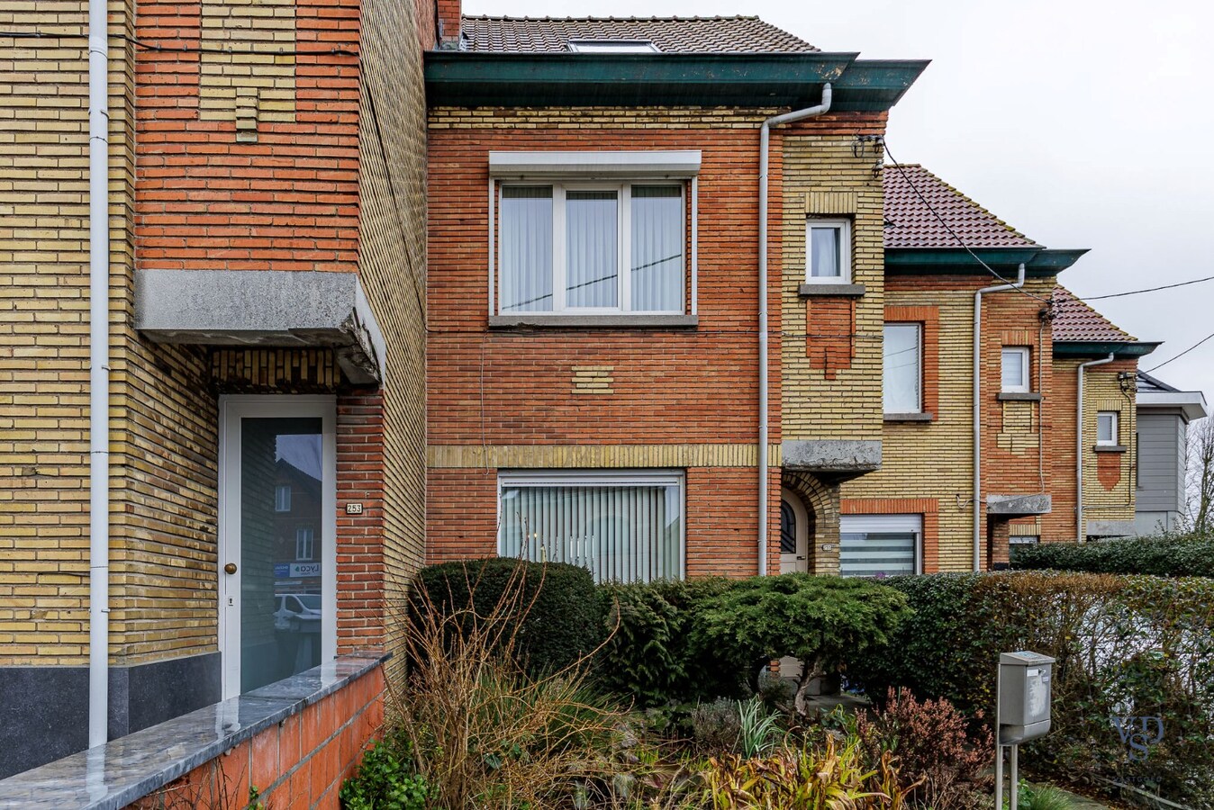 Karaktervolle woning met tuin op gunstige ligging. 