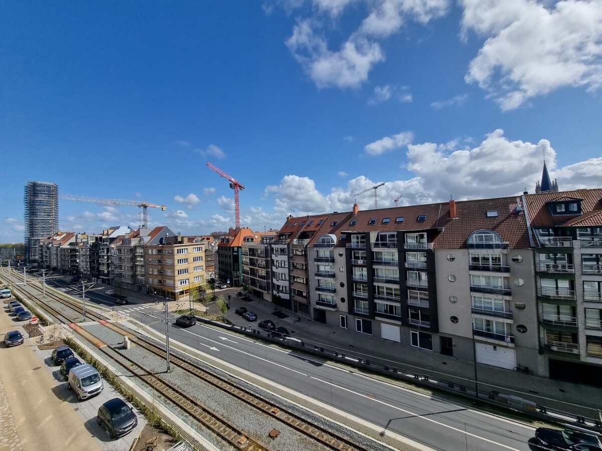 Zonnig, vernieuwd appartement nabij het strand - Heist 