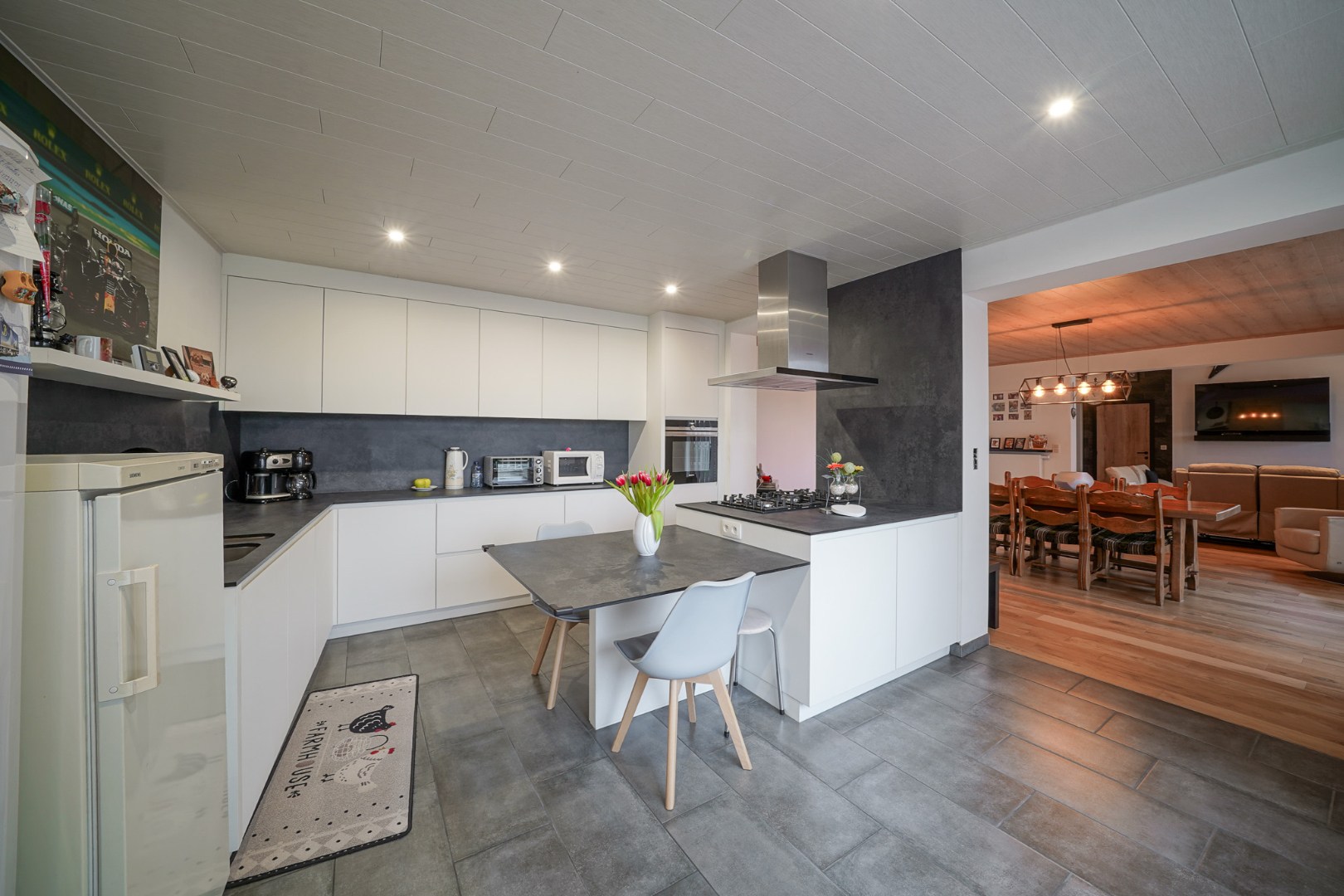 Alleenstaande woning op ruim perceel met vernieuwd woongedeelte en loods (80 m²) 