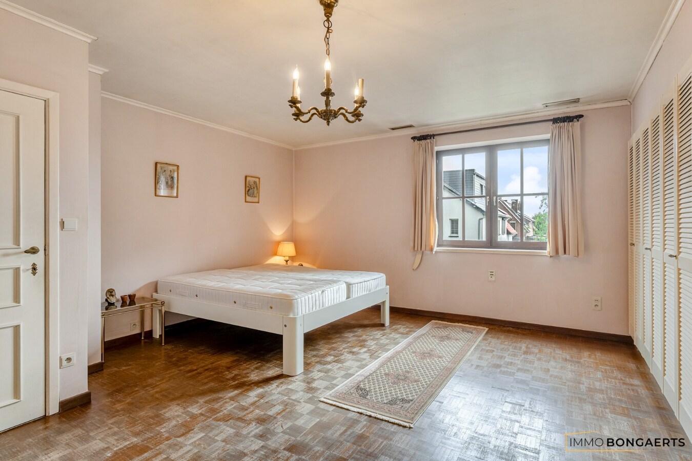 Prachtige villa met praktijkruimte en royale tuin in Houthalen-Oost 